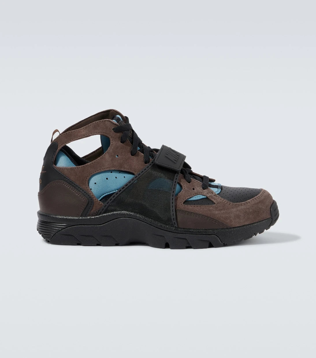 نايكي - حذاء رياضي Air Trainer Huarache مزين بالجلد المدبوغ