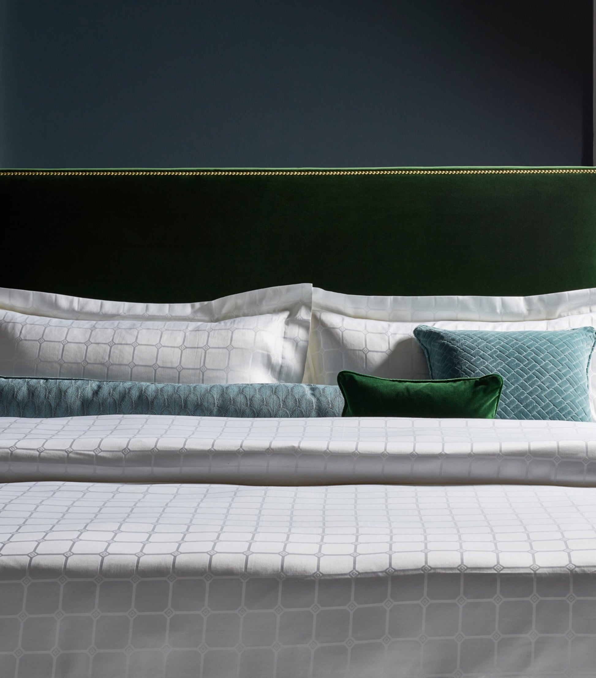 The Trellis King Jacquard Duvet Cover Set (230cm x 220cm)