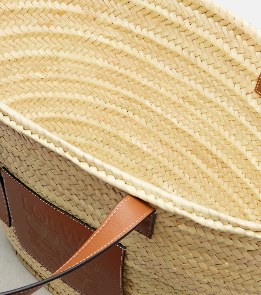Loewe - حقيبة السلة الكبيرة Anagram بحواف جلدية