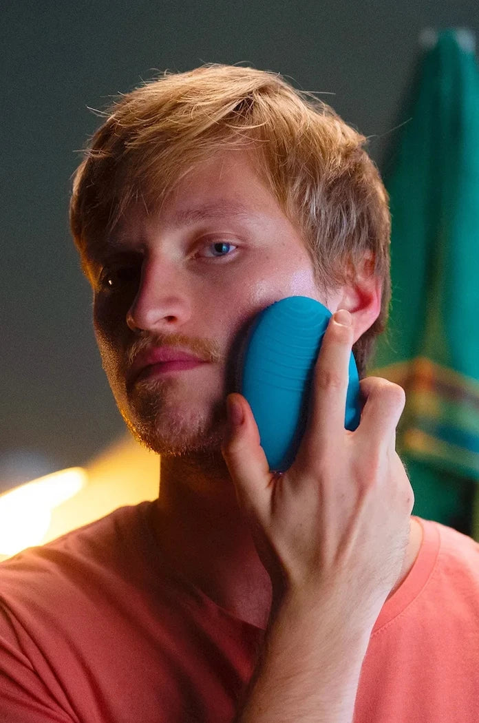 FOREO LUNA 4 Men Erkekler İçin Yüz Cildi Bakımına Yönelik Sesli Yüz Temizleme Fırçası