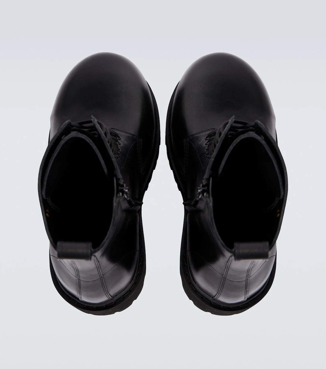 Balenciaga - جزمة Stomper جلدية