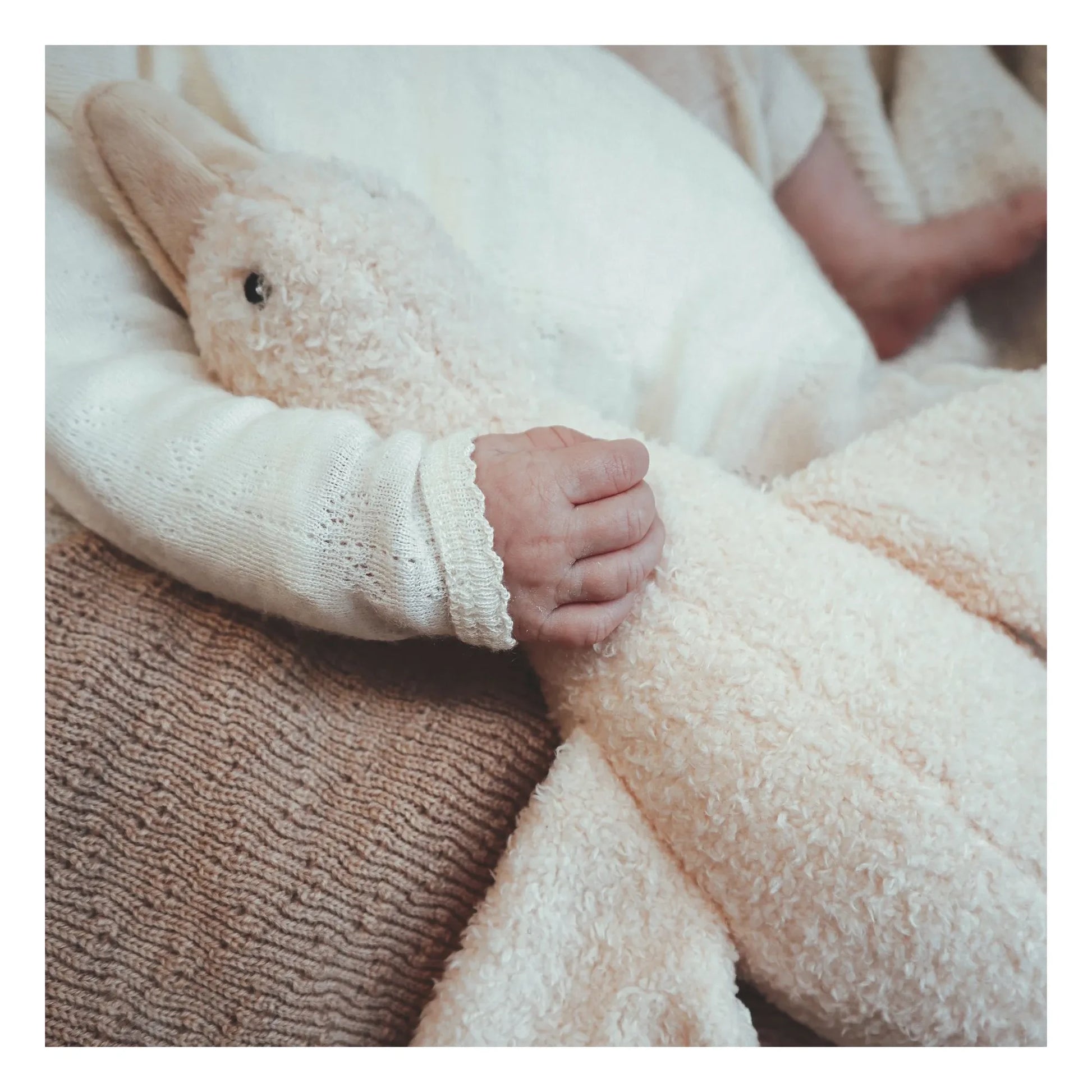 Flow - Liva white noise plush | Beige
