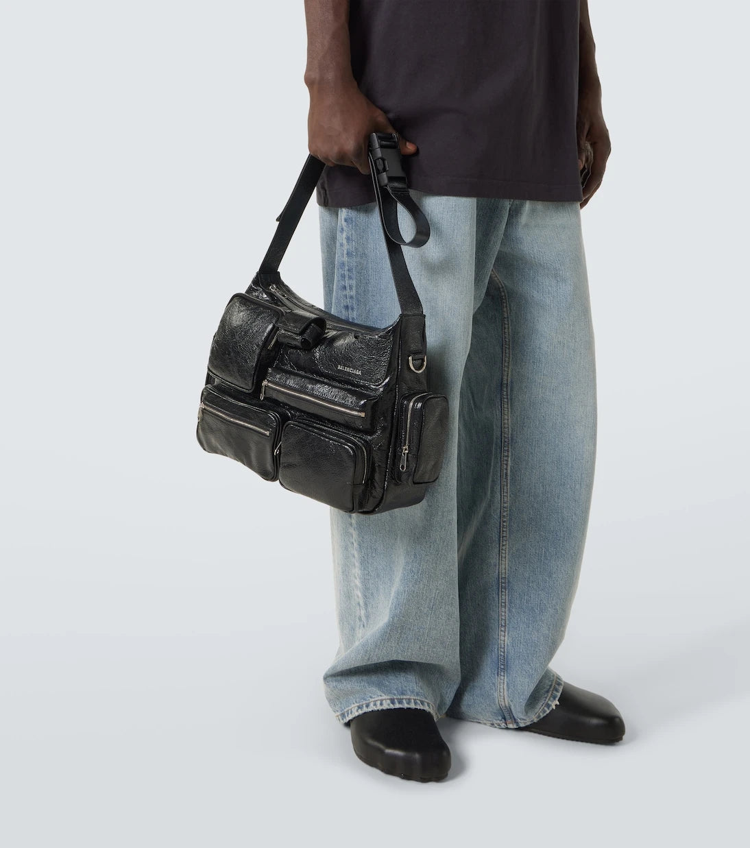 Balenciaga - حقيبة ماسنجر Superbusy جلدية