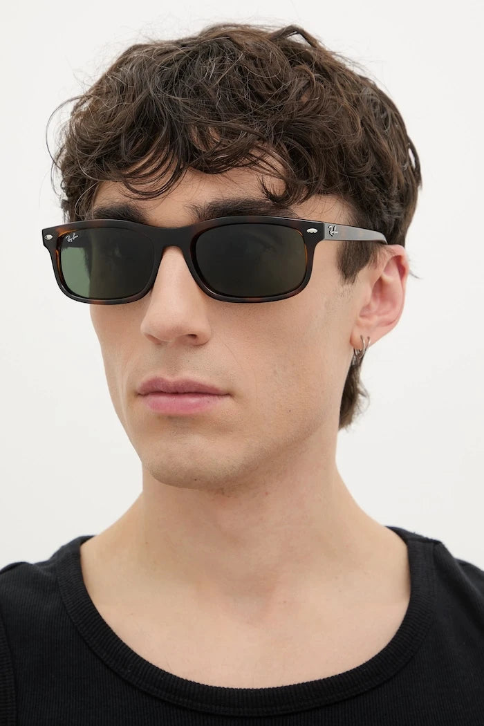 Ray-Ban güneş gözlüğü