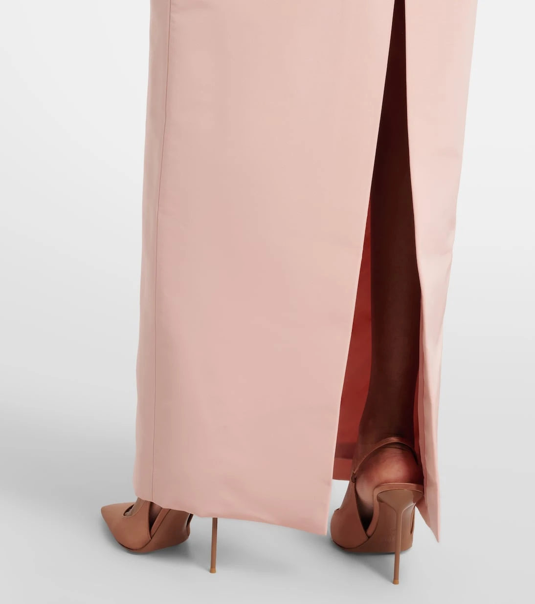 Oscar de la Renta - فستان سهرة كورسيه من حرير الفاي الإفرنجي مزين بالريش