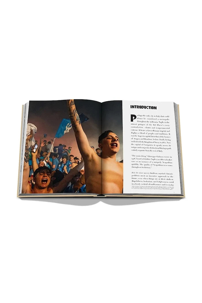 Assouline Napoli Amore by Cesare Cunaccia