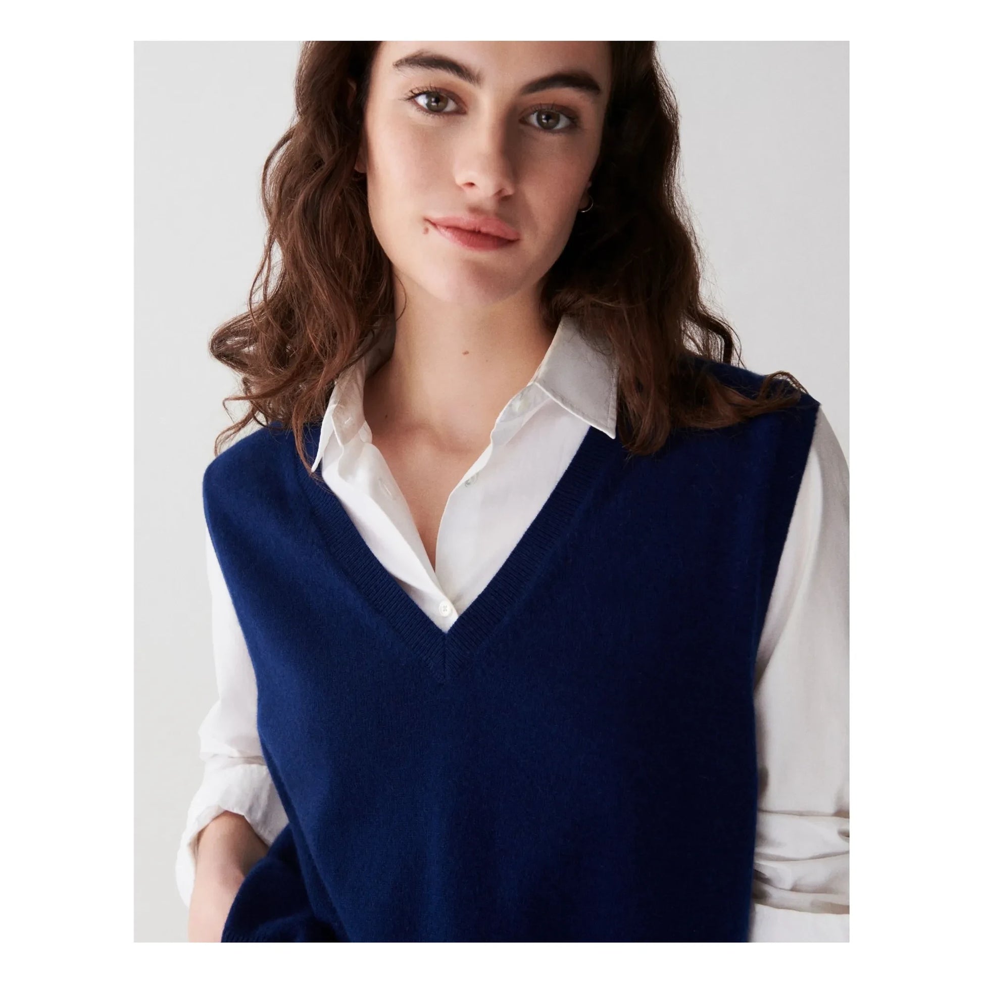 Bompard - V-neck Sleeveless Cashmere Sweater | Navy blue