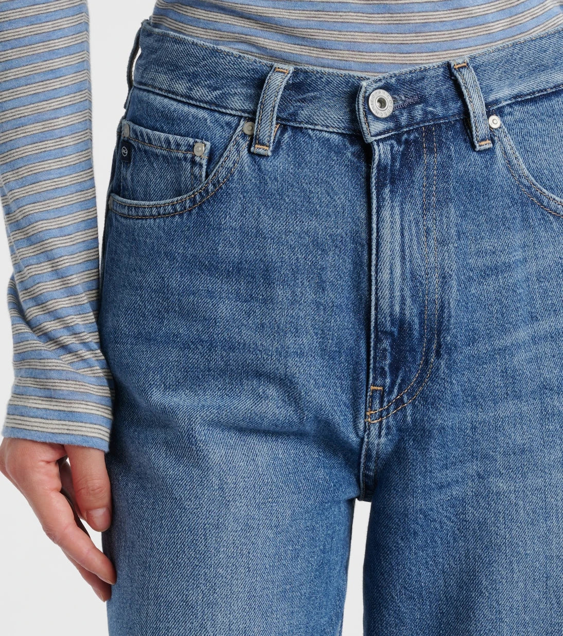 AG Jeans - جينز كورا بقصة ساق واسعة وخصر متوسط الارتفاع