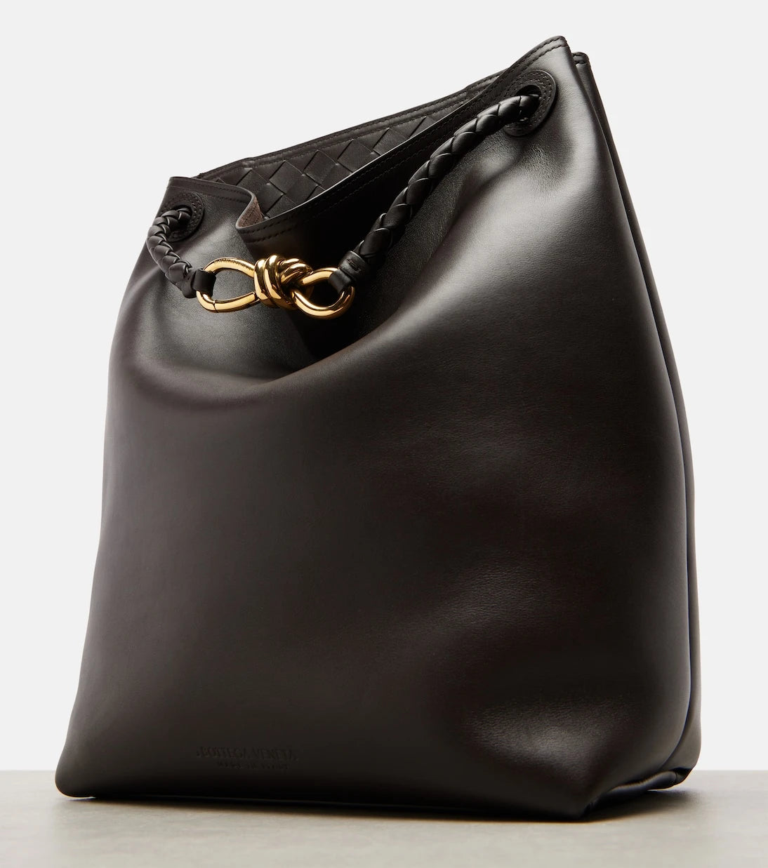 Bottega Veneta - حقيبة أنديامو دلو صغيرة من الجلد