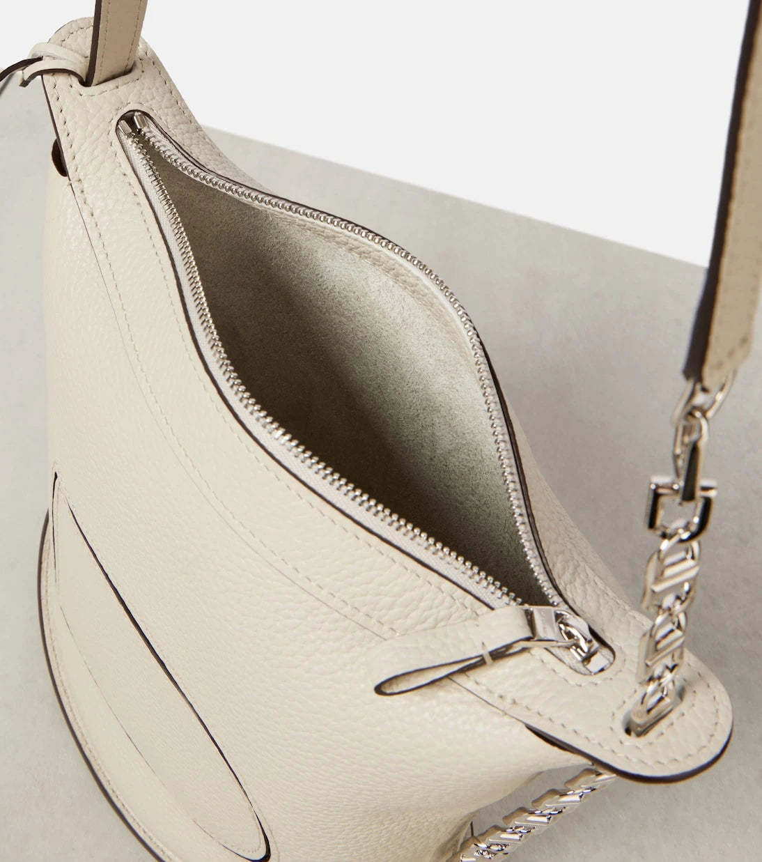 دلفو - حقيبة كتف جلدية Pin Twist Small