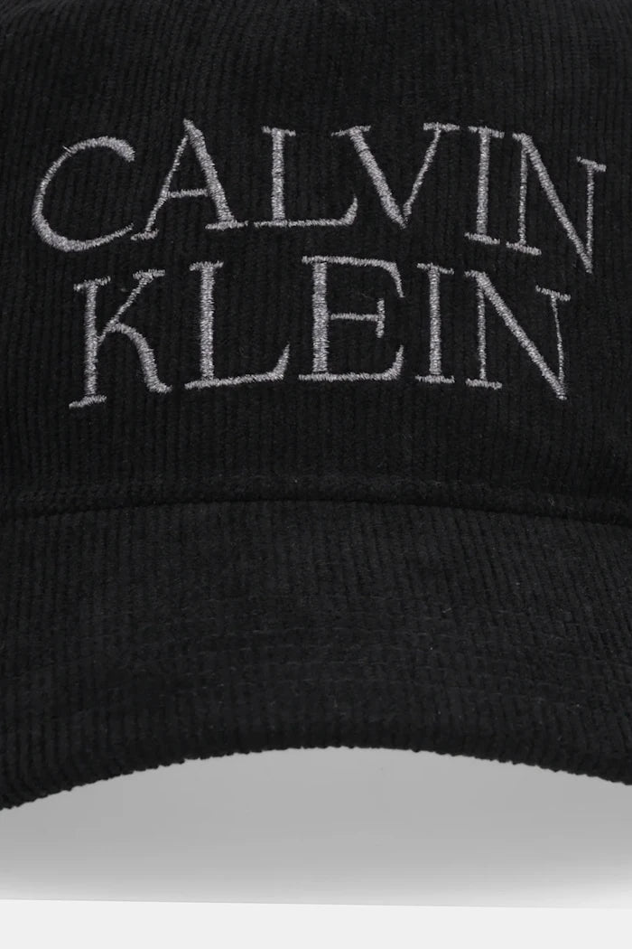Шапка с козирка Calvin Klein