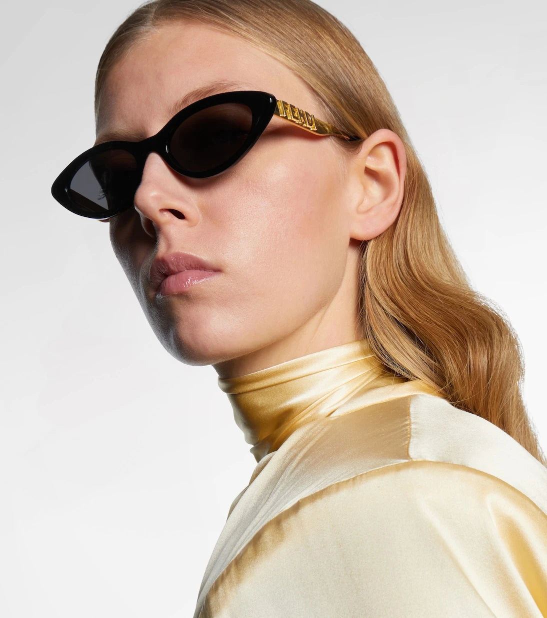 Fendi - Fendigraphy cat-eye sunglasses