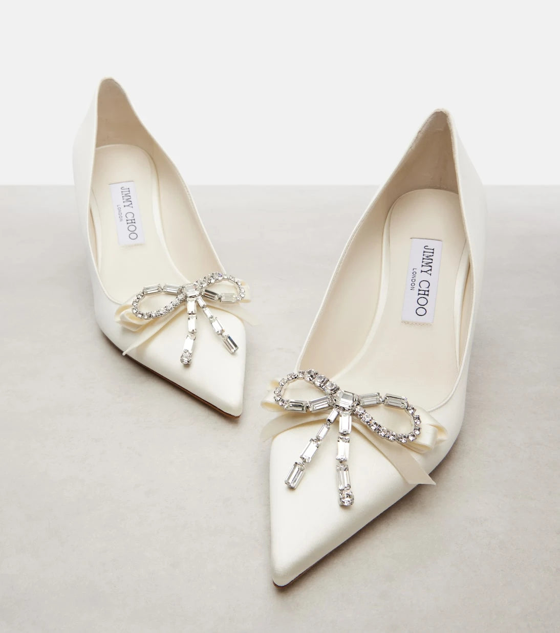 Jimmy Choo - حذاء أوريا بكعب عالٍ من الساتان المزين بالكريستال