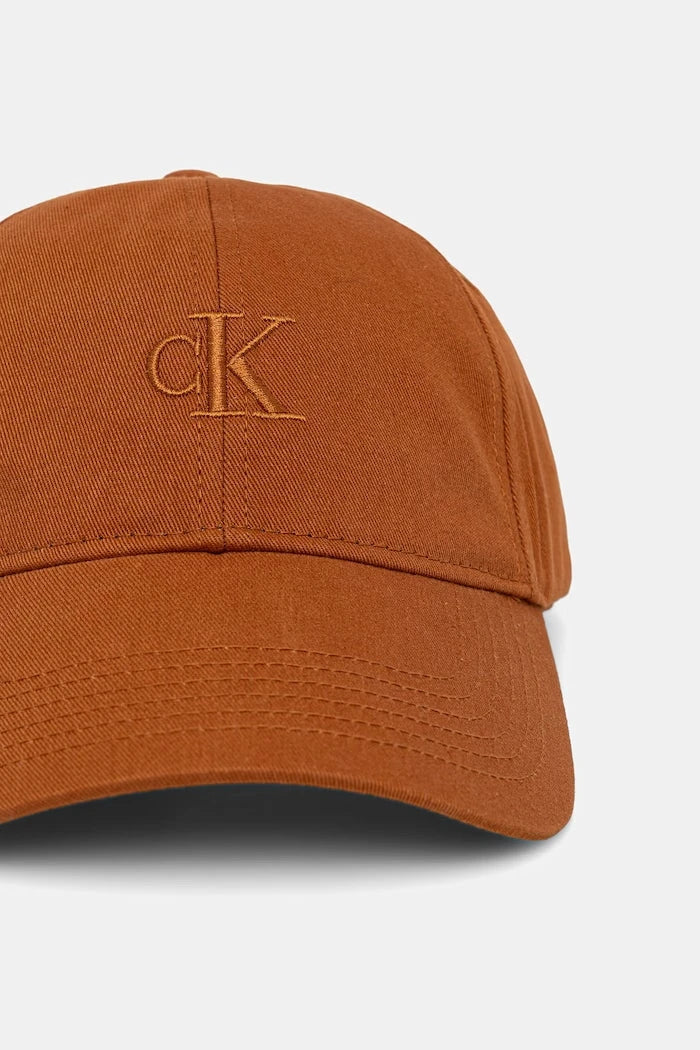Calvin Klein şapka siperlikli kadın pamuklu