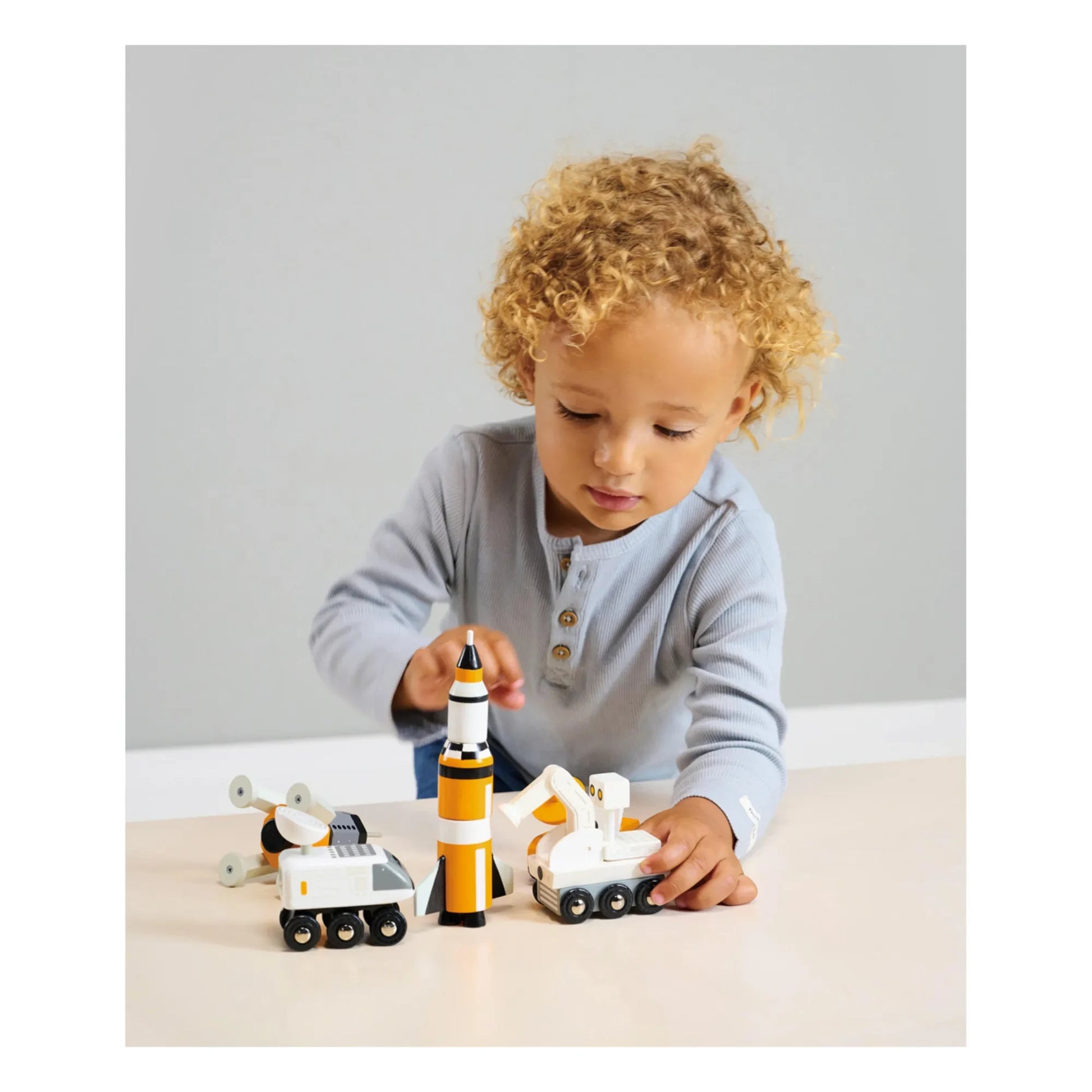 Tender Leaf Toys - Space traveler set