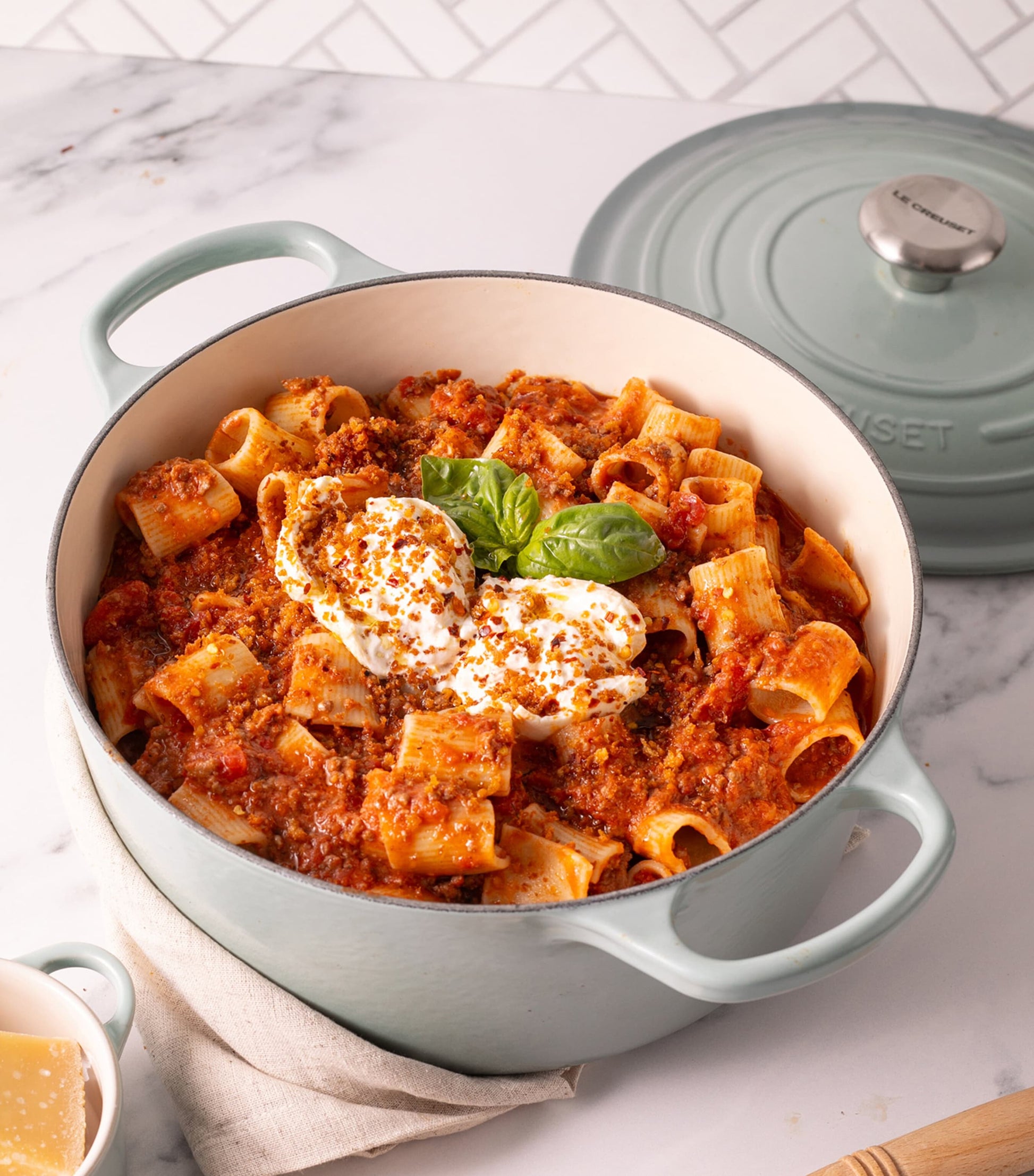 Cast Iron Round Casserole Dish (28cm)