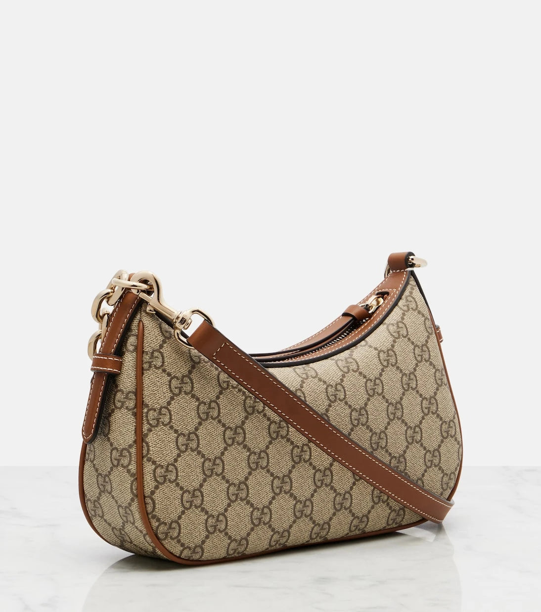 Gucci - حقيبة كتف صغيرة من قماش بشعار GG