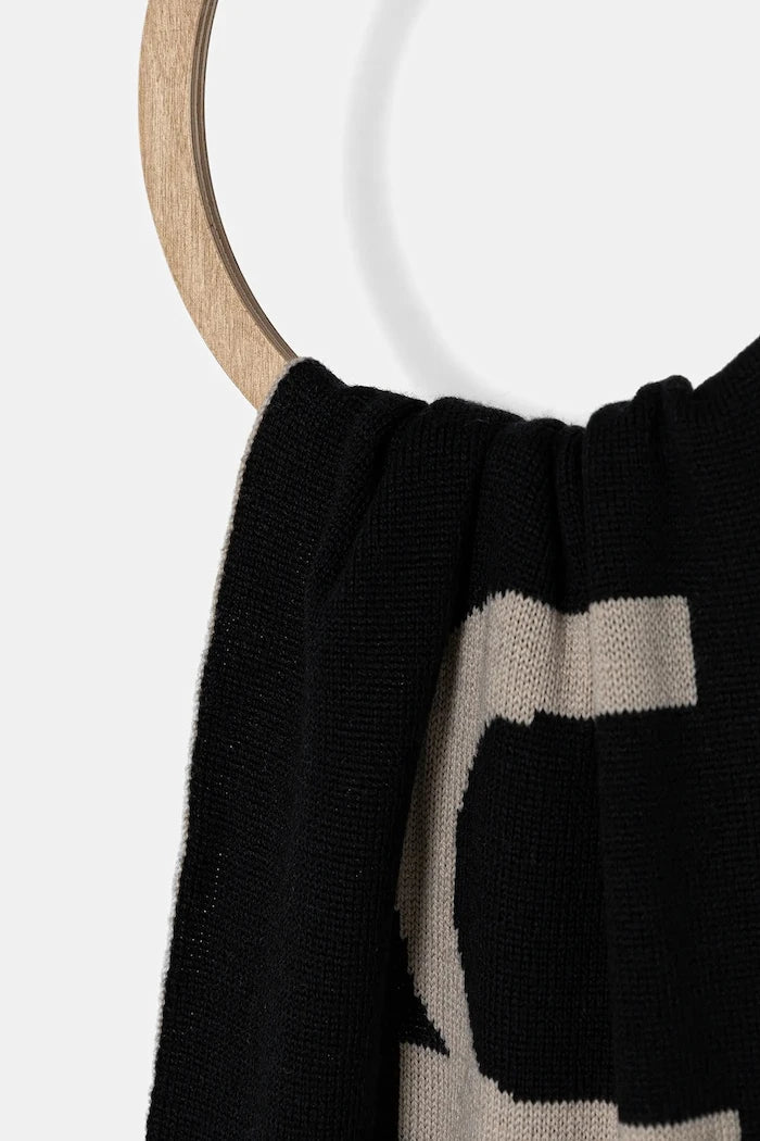 Calvin Klein yün atkı