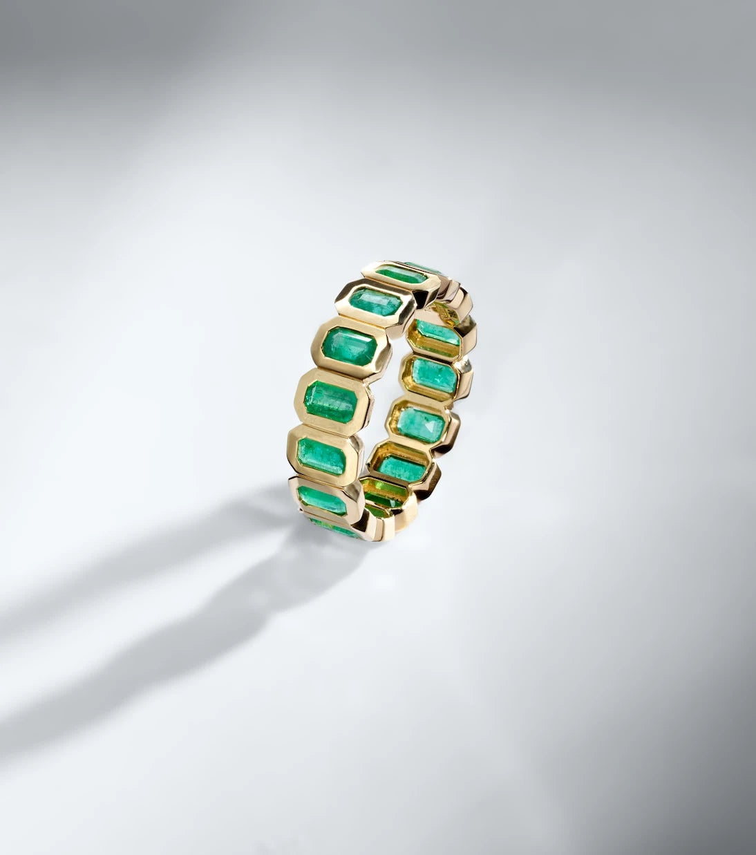 Shay Jewelry - 18kt gold ring with emeralds