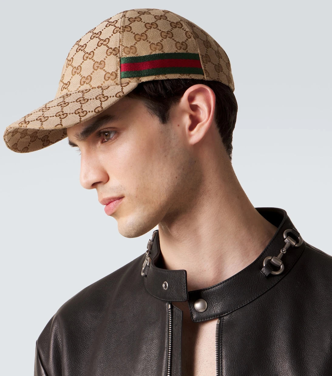 Gucci - قبعة بيسبول من قماش GG ويب سترايب