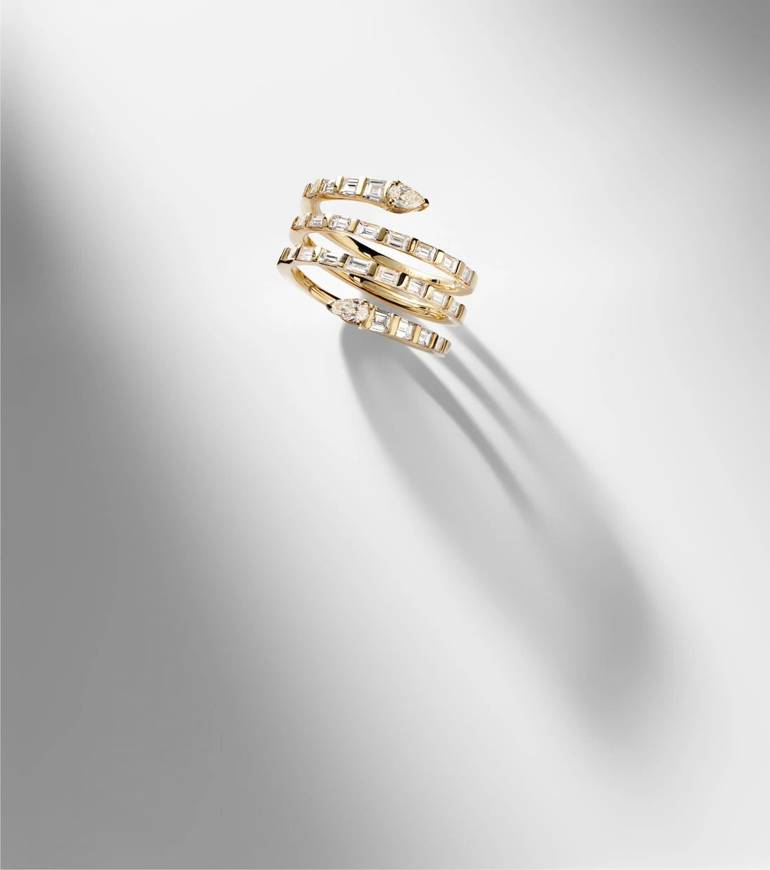 Shay Jewelry - خاتم ذهب عيار 18 قيراطًا مرصع بالألماس