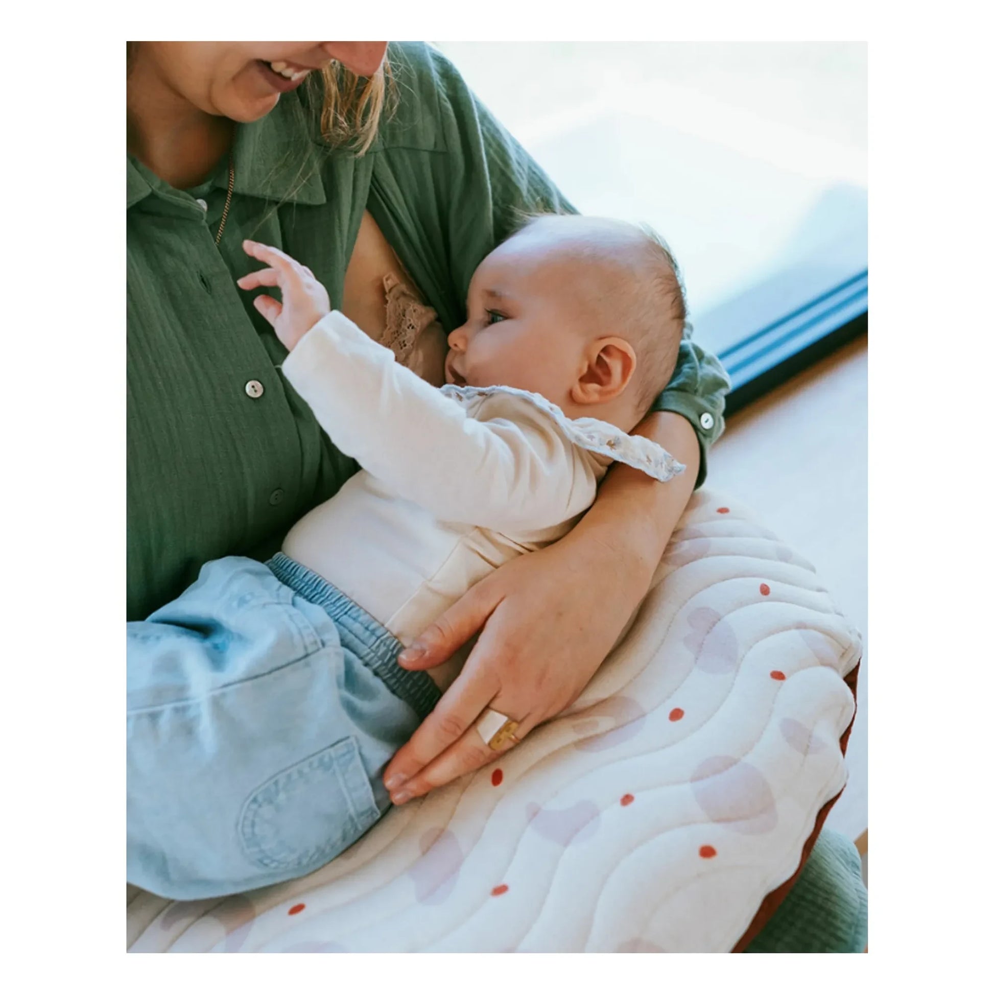 Mumade - Inflatable nursing cushion | Ecru