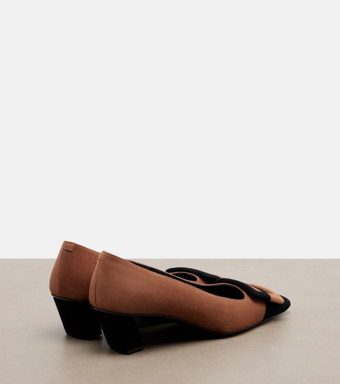 Roger Vivier - حذاء "بيل فيفييه" بكعب عالٍ من جلد السويد