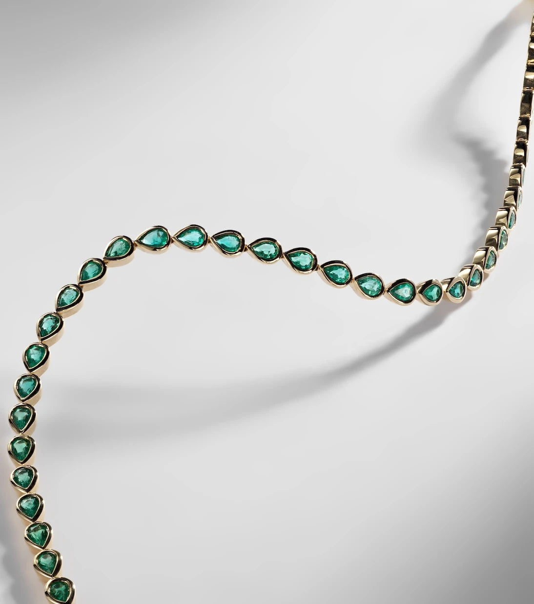 Anita Ko - 18kt gold choker with emeralds