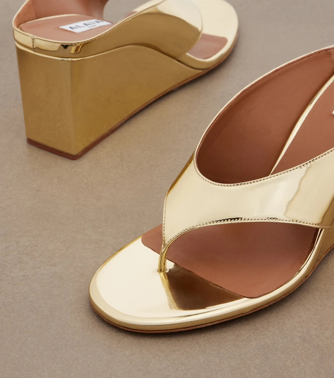 Alaïa - Cube metallic wedge thong sandals