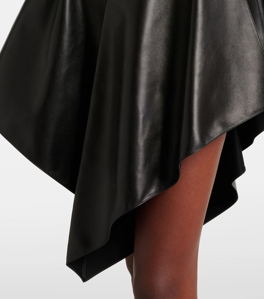 Alaïa - تنورة جلدية قصيرة غير متماثلة