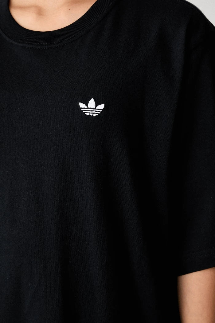 adidas Originals Essentials pamuklu kadın tişört