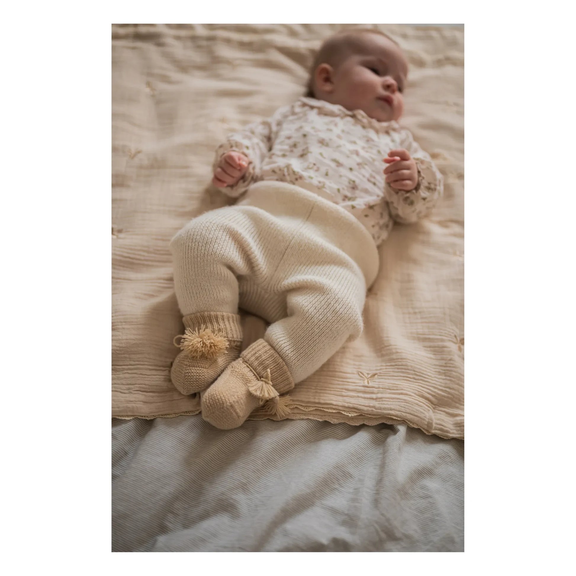 Gentil Coquelicot - Knitted Booties and Embroidered Pouch | Nude