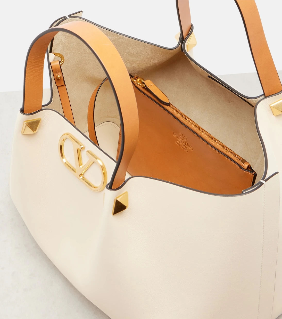 Valentino Garavani - VLogo Medium leather tote bag