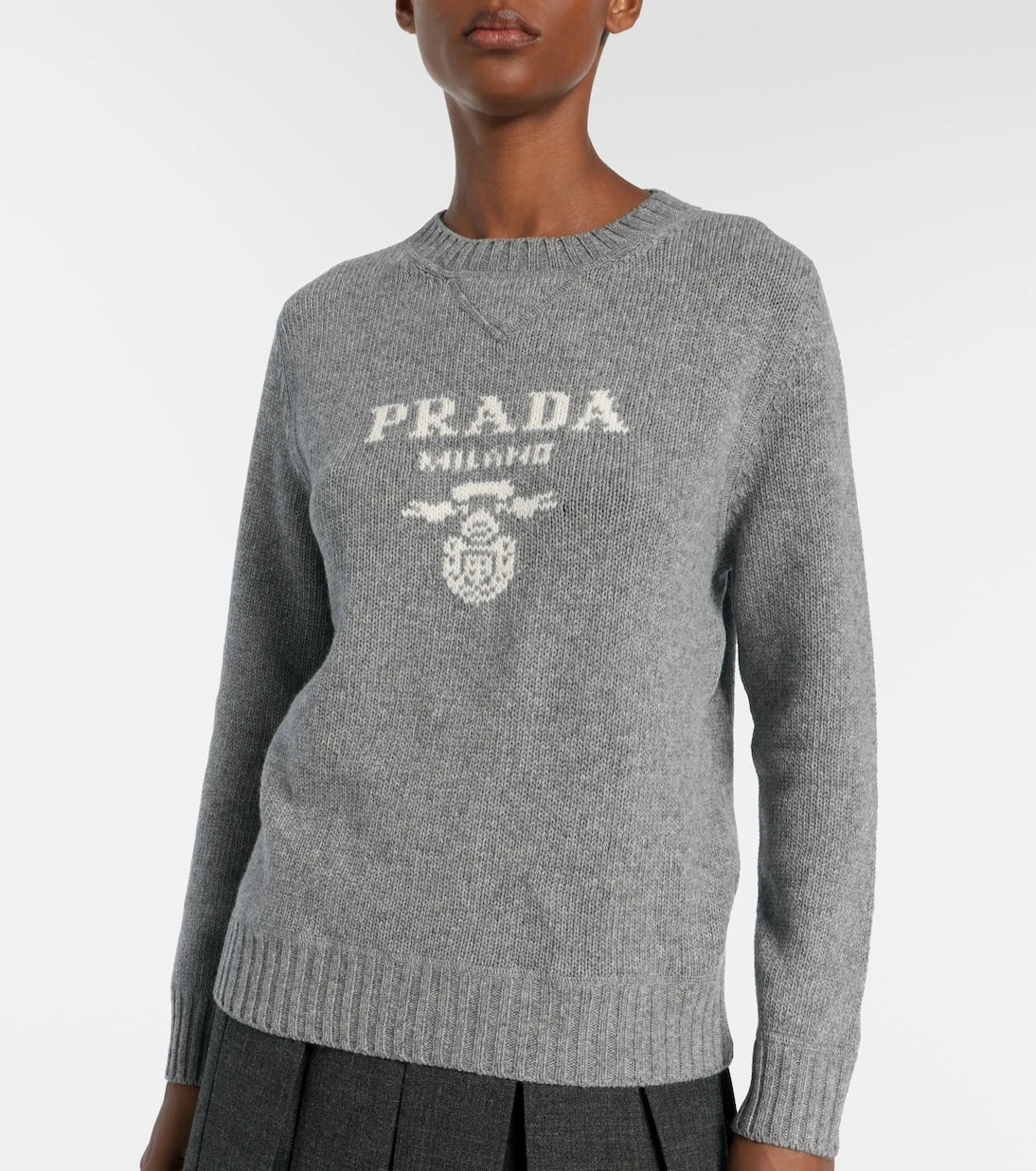 Prada - سترة من الصوف والكشمير بشعار العلامة