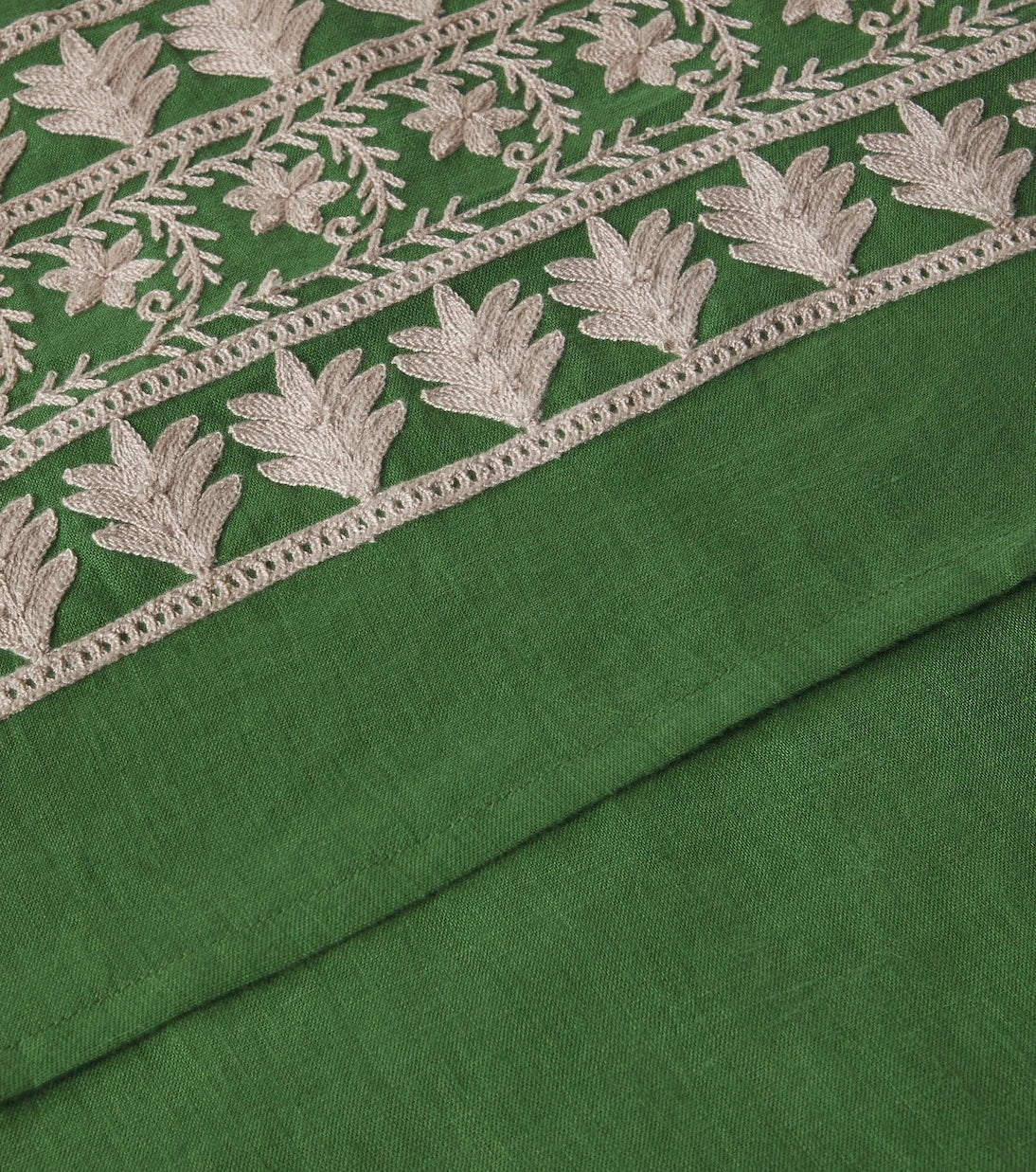 Les-Ottomans - Embroidered linen tablecloth