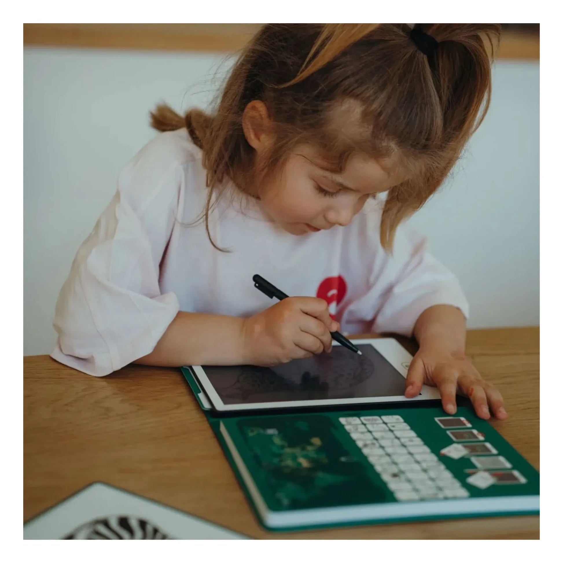Kidywolf - Kidydraw Mini drawing board | Dark green