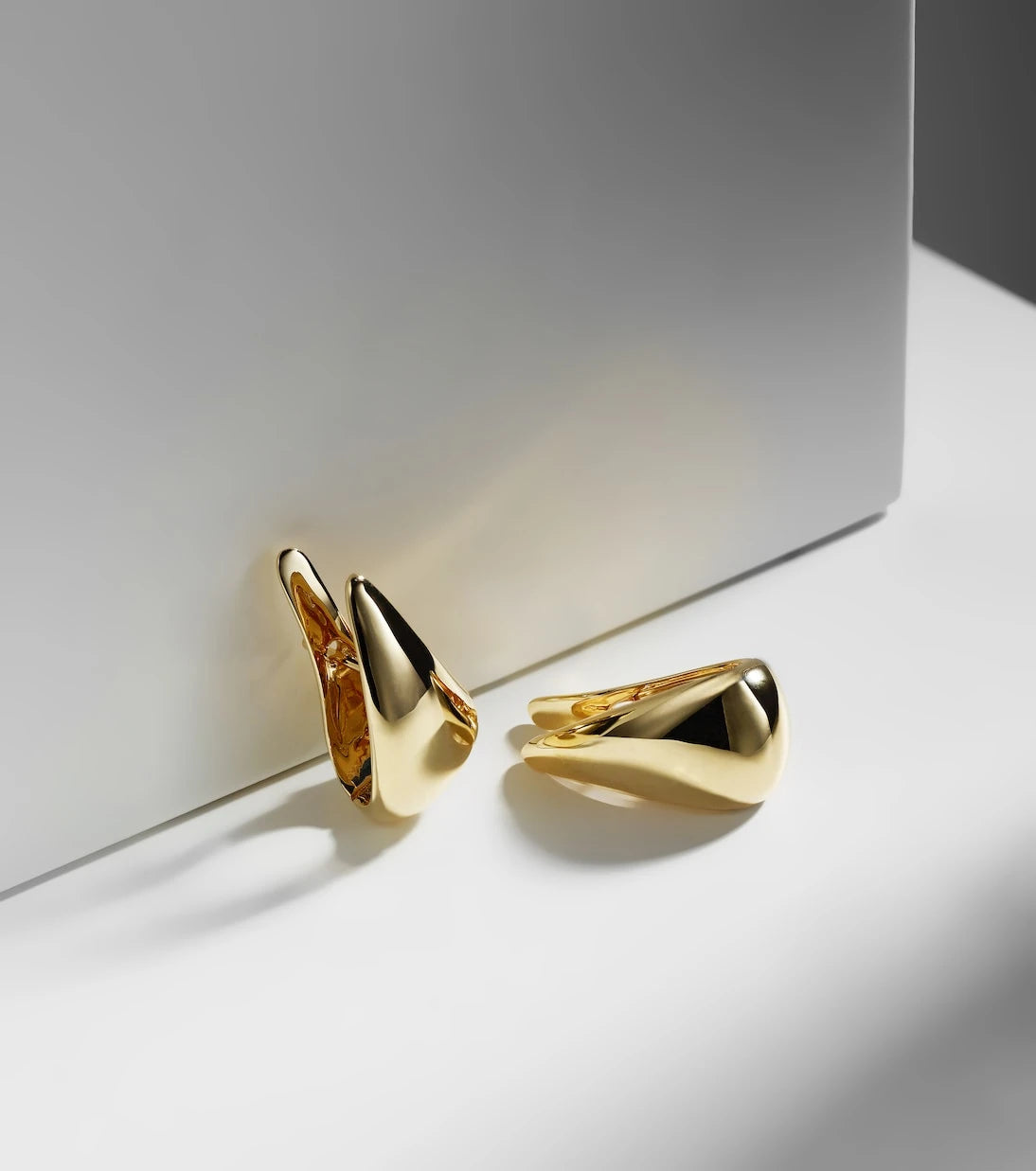 Anita Ko - Claw 18kt gold earrings