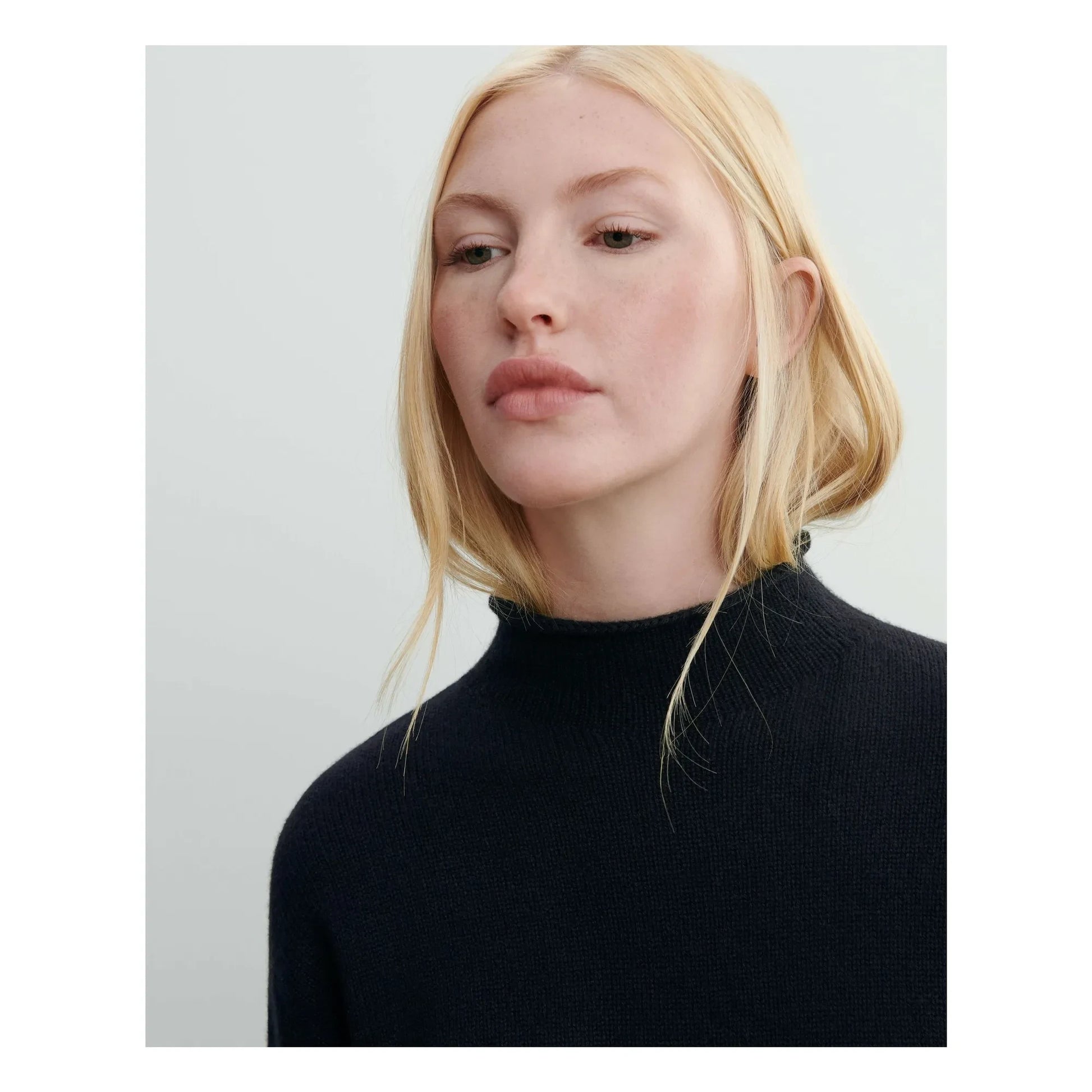 Bompard - Cashmere High Neck Sweater | Black