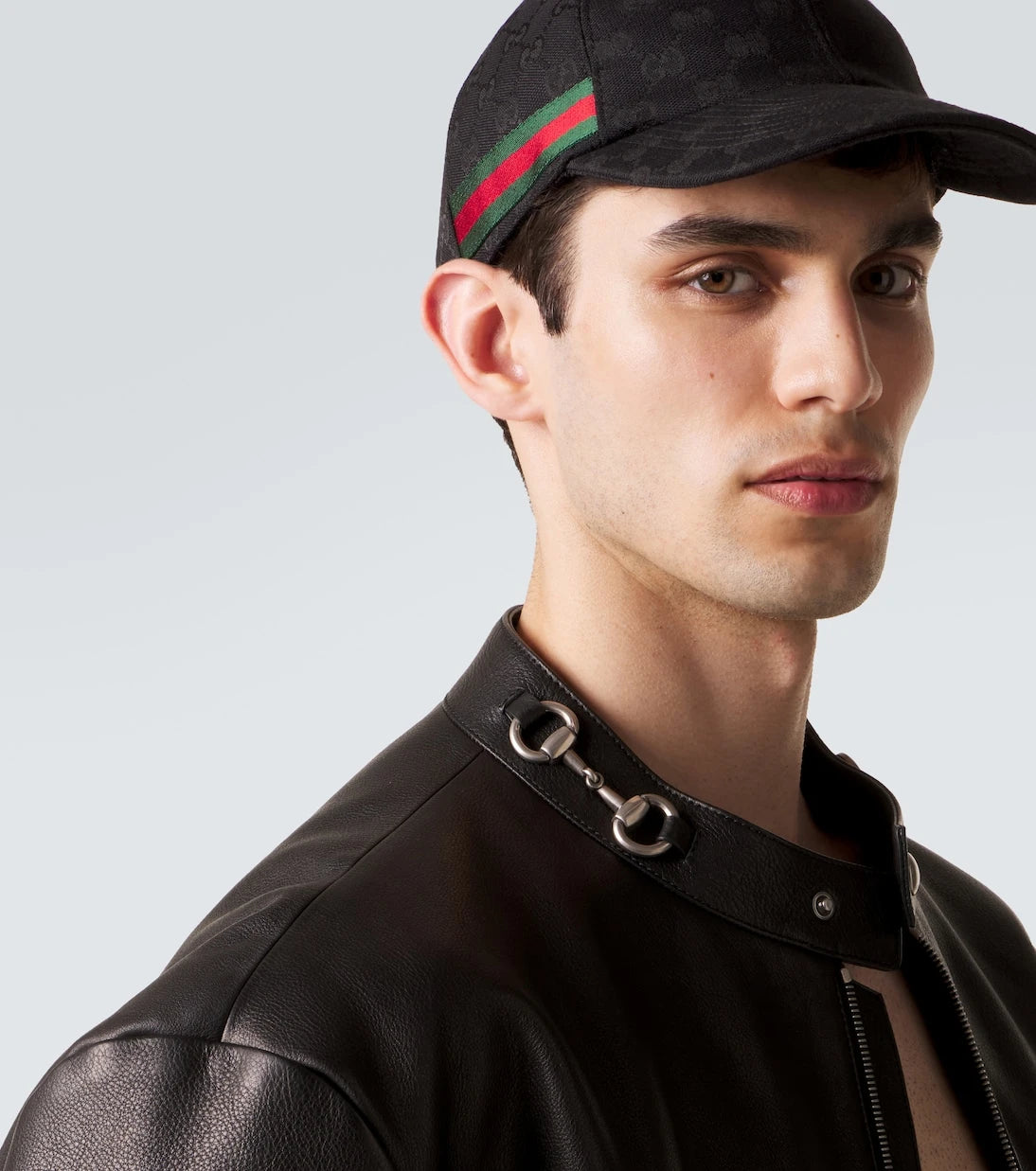 Gucci - قبعة بيسبول من قماش GG ويب سترايب