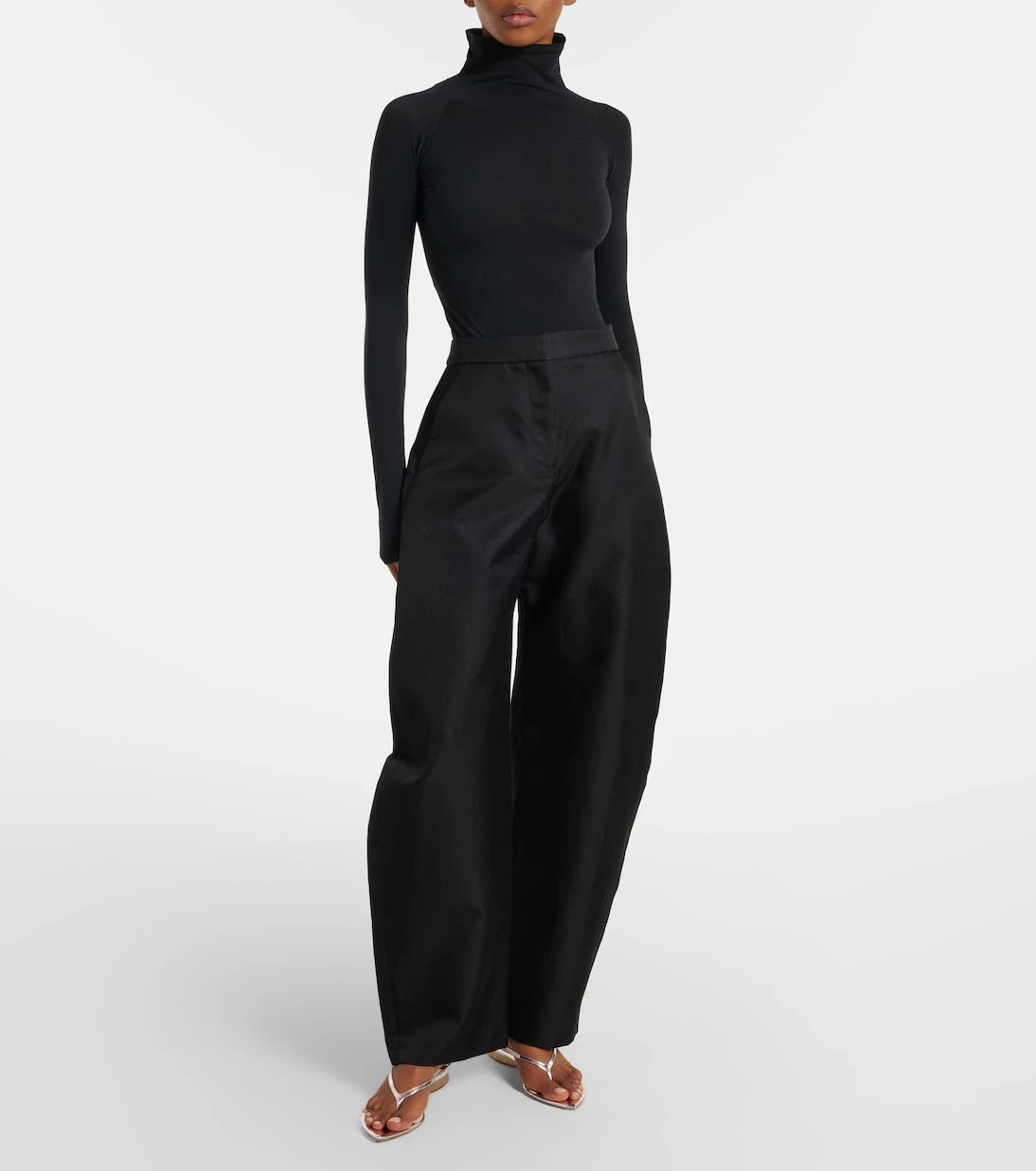 Alaïa - صنادل ثونغ إسفين جلدية غير مرئية