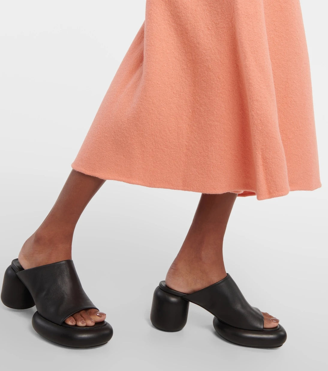 Jil Sander - تنورة متوسطة الطول من الصوف بخصر مرتفع وتصميم غير متماثل