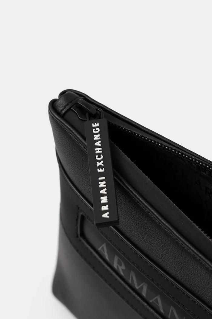 Armani Exchange чанта през рамо мъжка от имитация на кожа