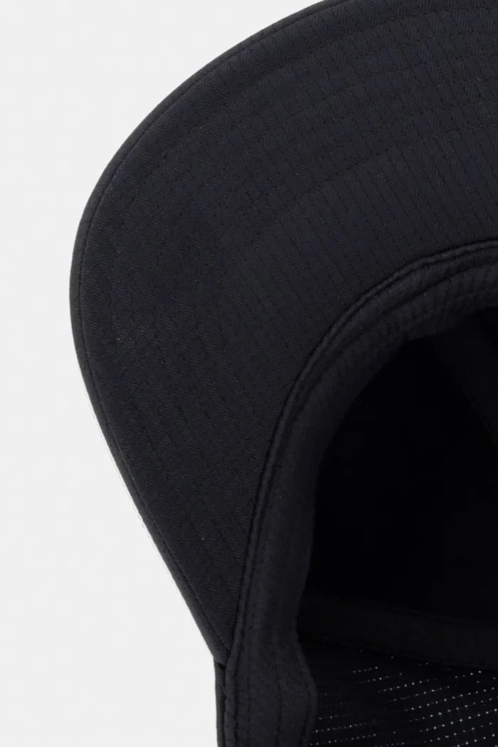 Шапка с козирка Under Armour Iso Chill Armourvent