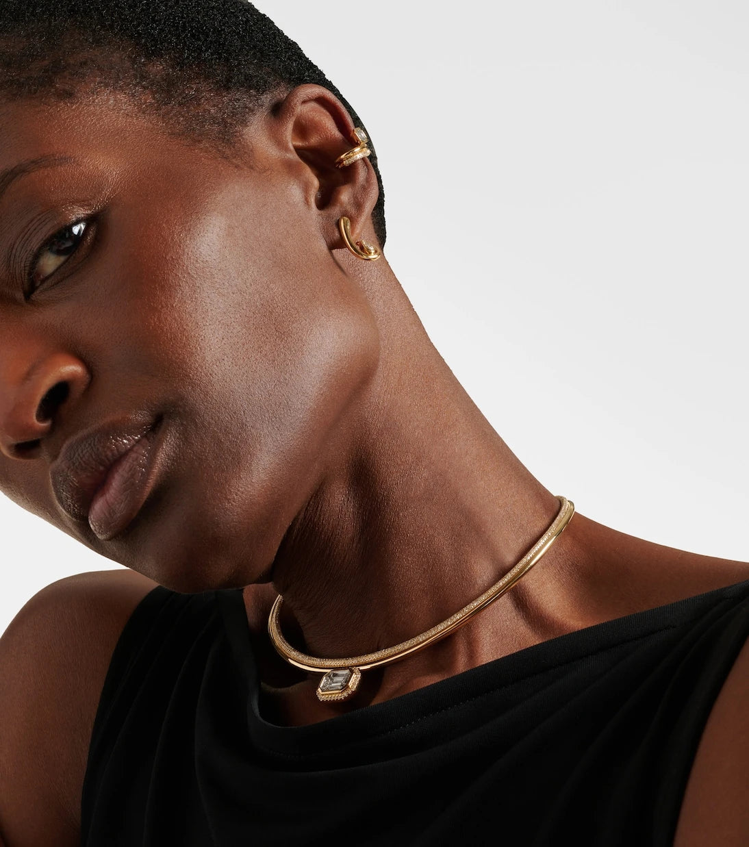 Shay Jewelry - سوار أذن من الذهب عيار 18 قيراطًا مرصّع بالألماس