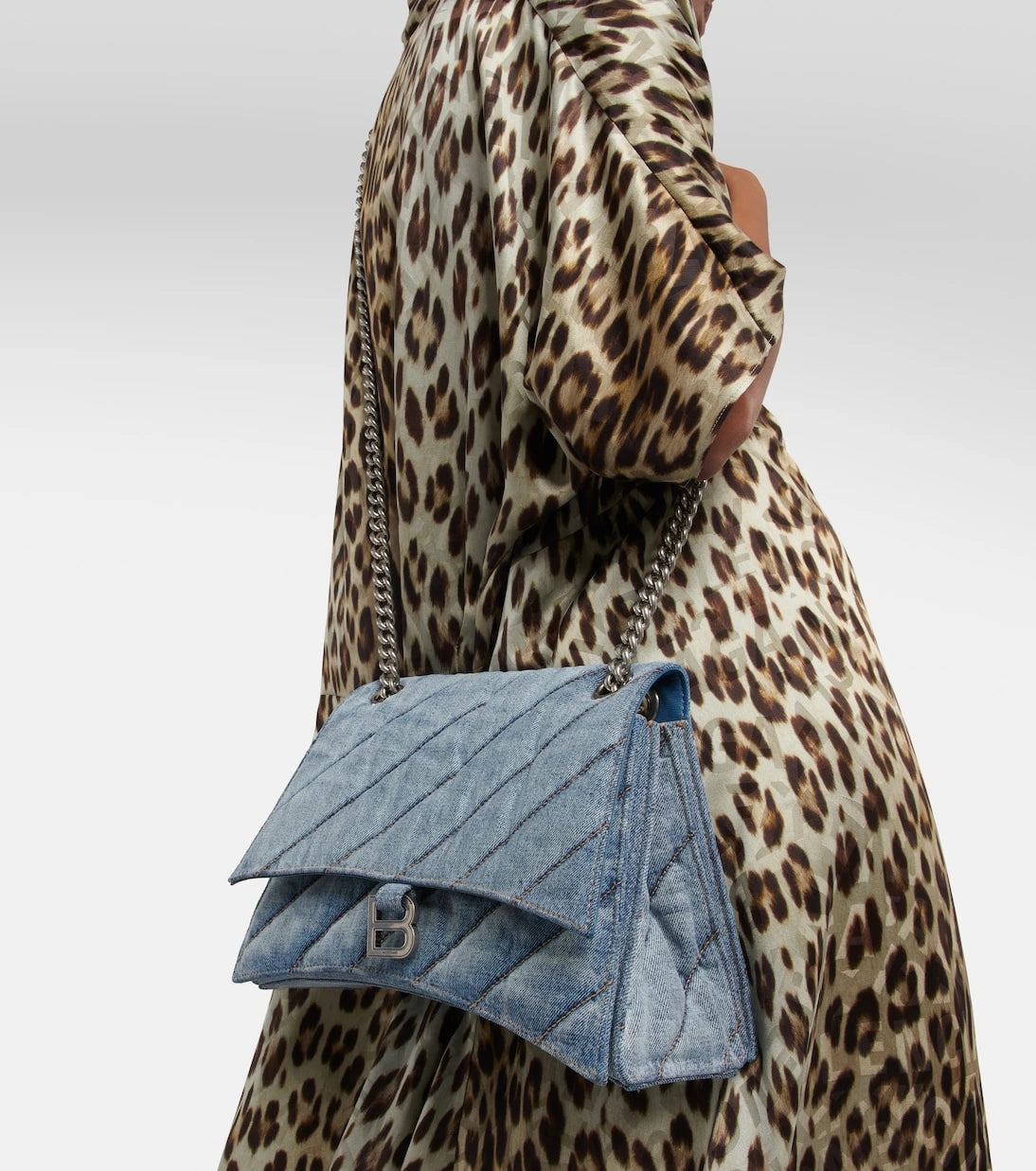 Balenciaga - حقيبة كتف Crush Medium من الدنيم