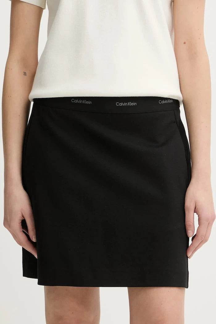 Пола Calvin Klein
