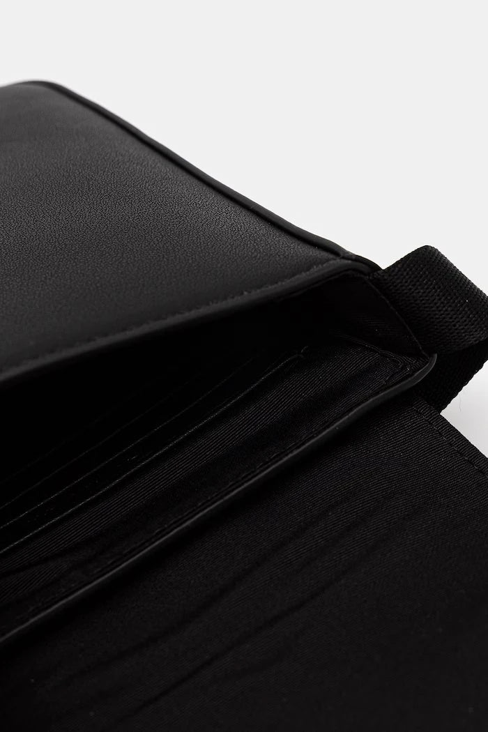 Calvin Klein Erkek suni deri omuz çantası