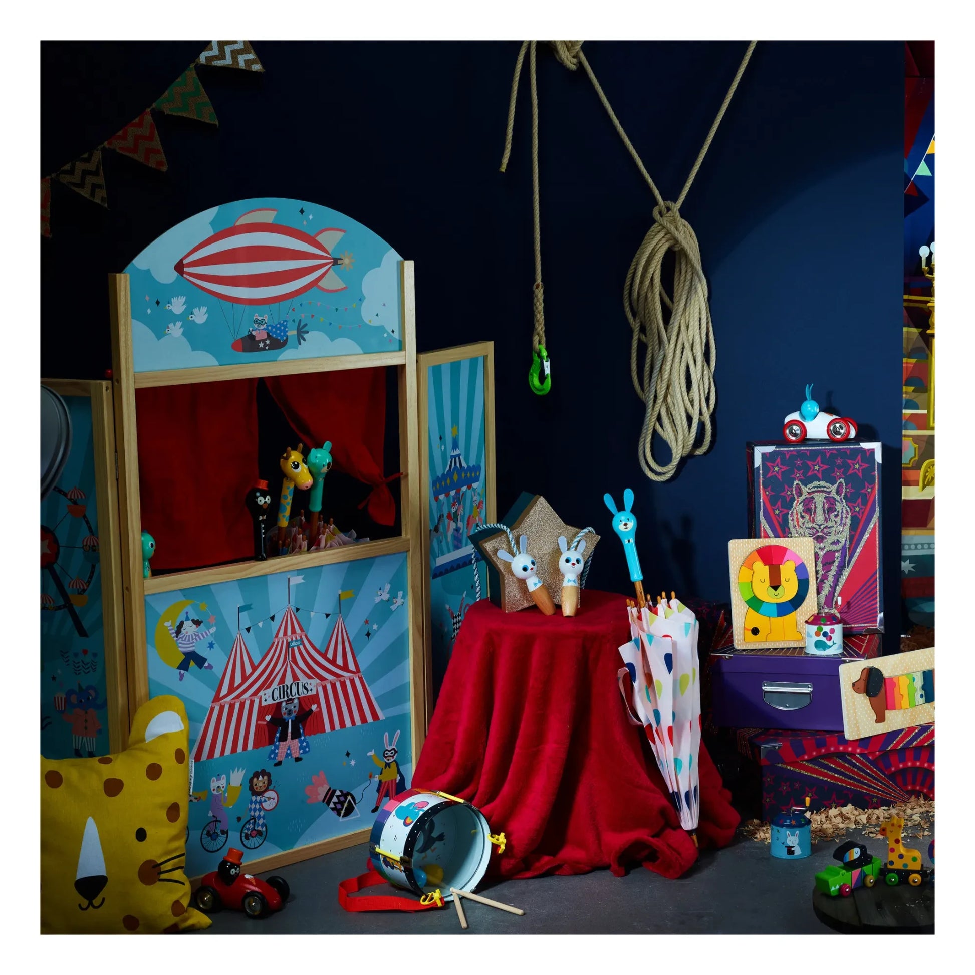 Vilac - Circus Puppet Theatre - Michelle Carlslund