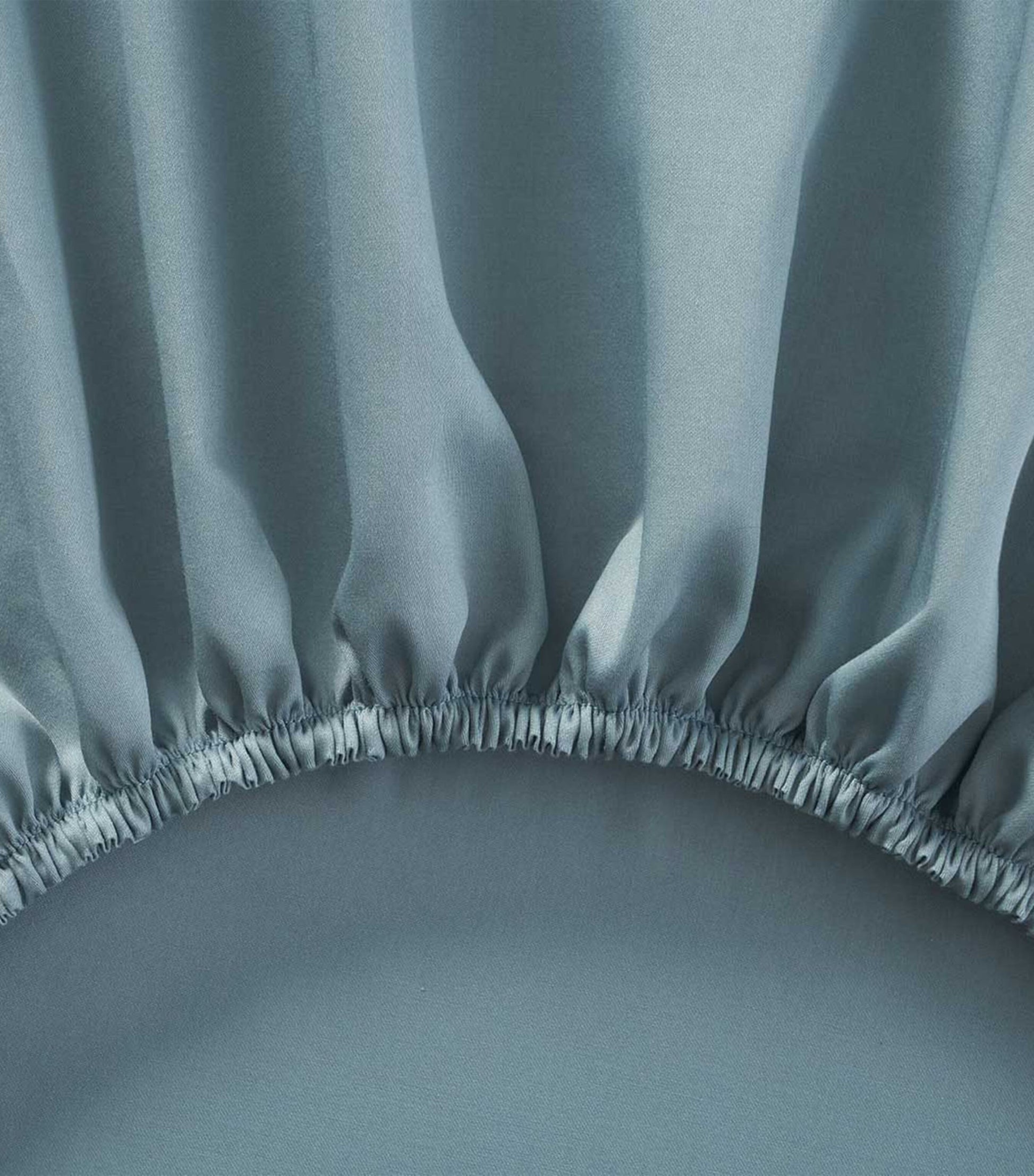 Triomphe Super King Fitted Sheet (180cm x 200cm)