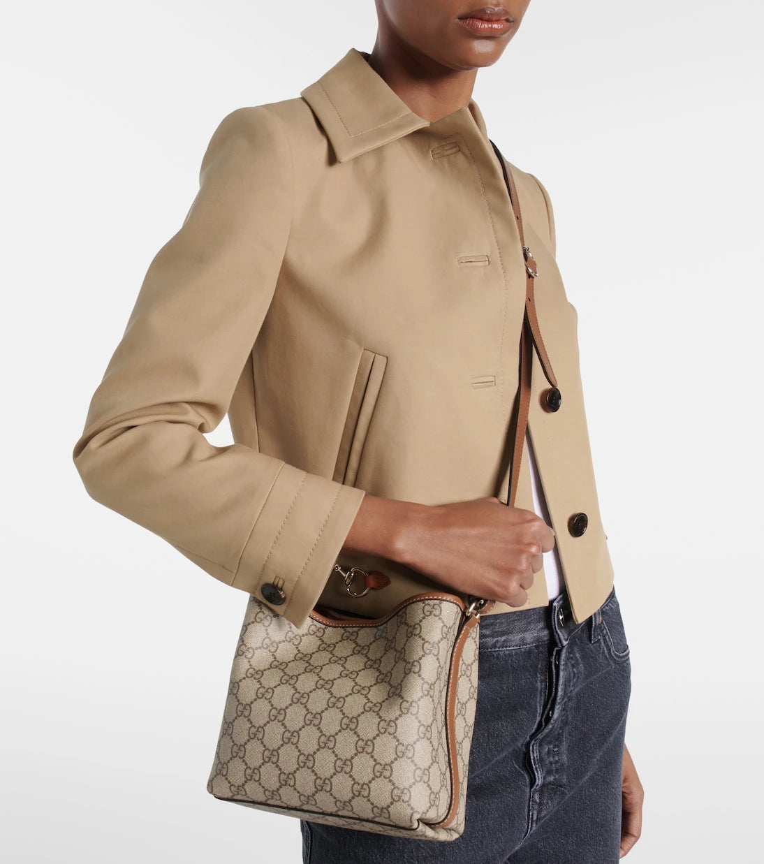 Gucci - حقيبة دلو صغيرة من الكانفاس بشعار GG